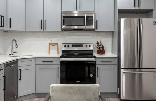 Spruce Hill Apartment | Landing | Beautiful 2BD, Gym