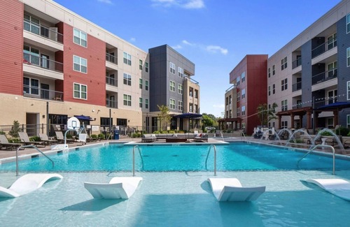 Chesterfield Apartment | Landing | Chic 1BD, Courtyard, Clubhouse