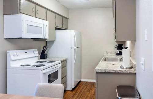 South Tulsa Apartment | Landing | Chic 1BD, Clubhouse, Gym
