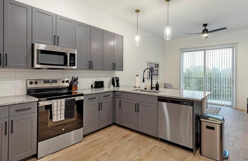 Denton Apartment | Landing | Chic 1BD, Gym