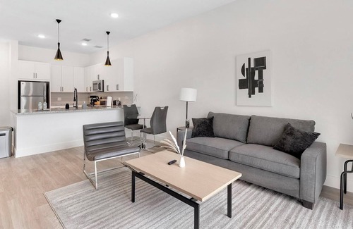 Denton Apartment | Landing | Chic 1BD, Gym