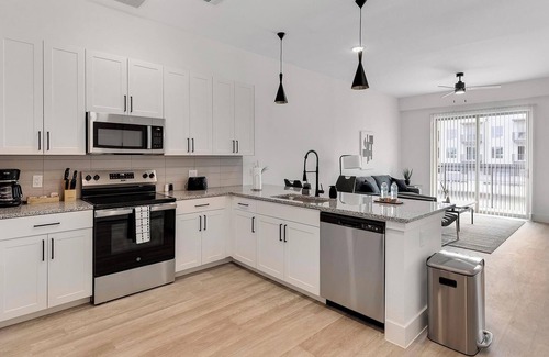 Denton Apartment | Landing | Chic 1BD, Gym