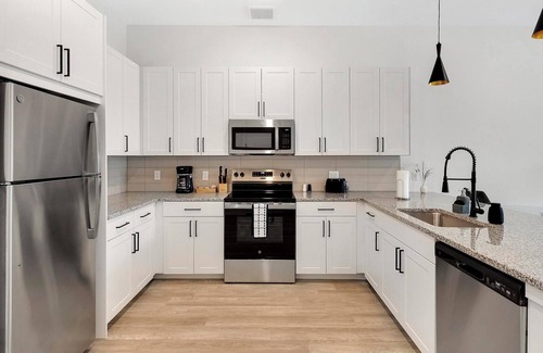 Denton Apartment | Landing | Chic 1BD, Gym