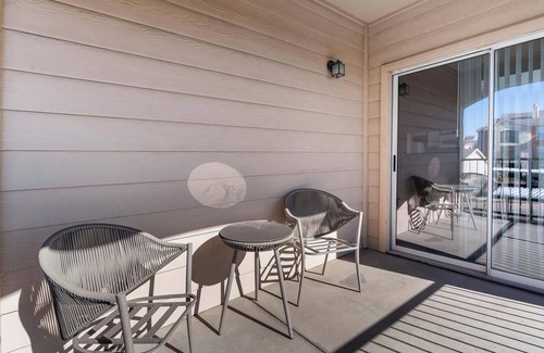 Fort Worth Apartment | Landing | Chic 1BD, Gym, Pool