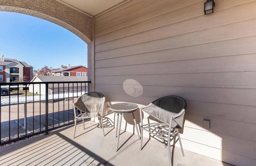Fort Worth Apartment | Landing | Chic 1BD, Gym, Pool