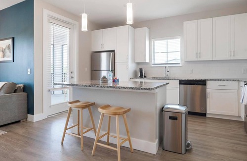 Southeast Orlando Apartment | Landing | Chic 1BD, Pool, Gym