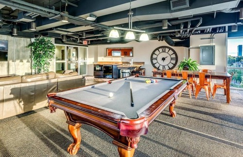 Downtown Indianapolis Apartment | Landing | Chic 1BD, Rooftop Lounge, Pool