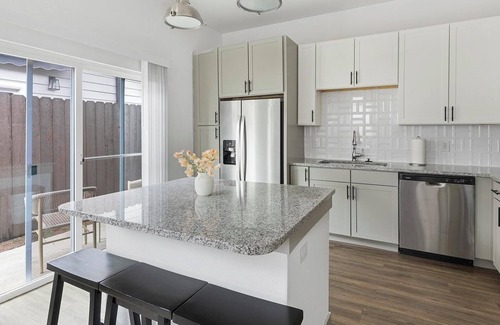 Fort Worth Apartment | Landing | Chic 1BD, Yoga Studio, Pool