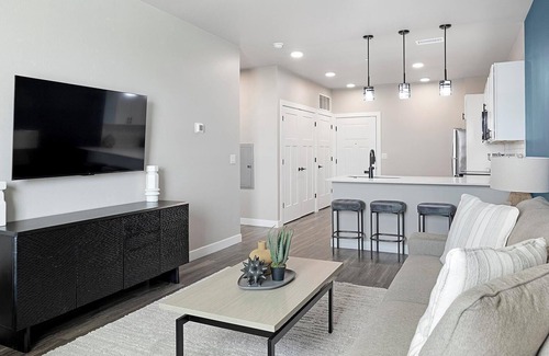 Goodyear Apartment | Landing | Chic 2BD, Clubhouse