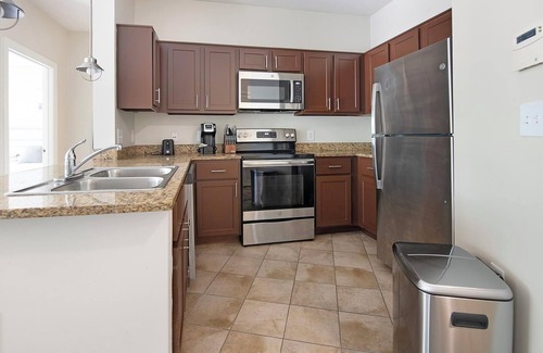 Chillum Apartment | Landing | Chic 2BD, Gym, Clubhouse