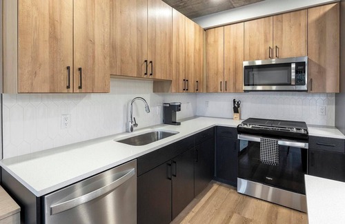 Englewood Apartment | Landing | Chic 2BD, Gym, Rooftop Lounge