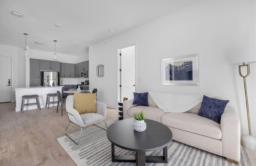 Denton Apartment | Landing | Chic 2BD in Denton