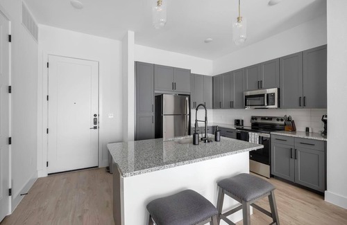 Denton Apartment | Landing | Chic 2BD in Denton