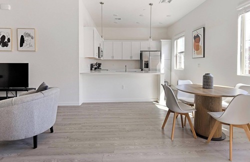 Oro Valley Apartment | Landing | Chic 2BD, Pool