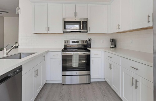 Oro Valley Apartment | Landing | Chic 2BD, Pool