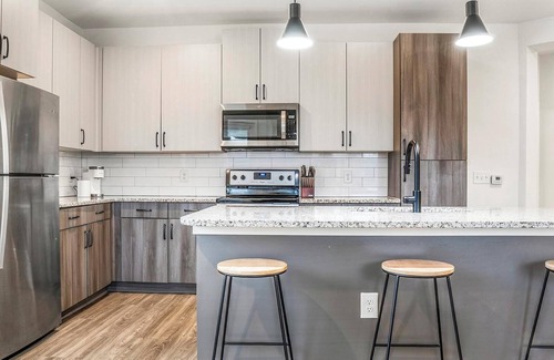Mableton Apartment | Landing | Chic 2BD, Pool, Gym