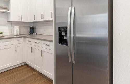 Davenport Apartment | Landing | Chic 3BD, Clubhouse, Gym