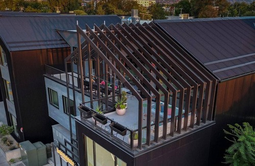 Sugar House Apartment | Landing | Incredible Studio, Gym, Rooftop Lounge