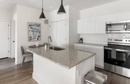 Venus Apartment | Landing | Incredible 1BD, Gym, Pool