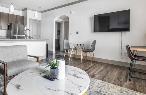 Manor Apartment | Landing | Incredible 1BD, Pool, Courtyard