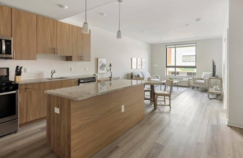 Carteret Apartment | Landing | Incredible 1BD, Courtyard, Gym