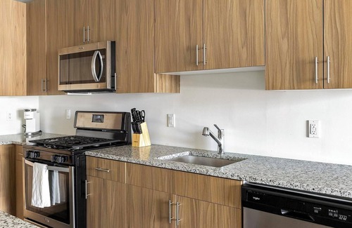 Carteret Apartment | Landing | Incredible 1BD, Courtyard, Gym