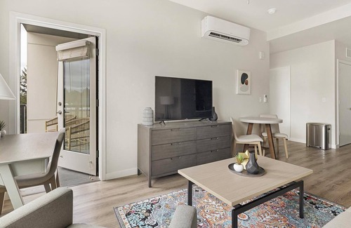 Portland Heights Apartment | Landing | Incredible 1BD, Gym