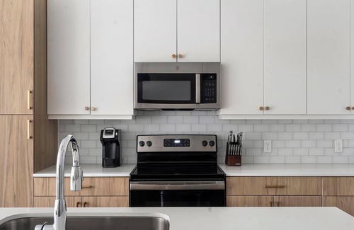 Austin Apartment | Landing | Incredible 1BD, Yoga Studio, Clubhouse