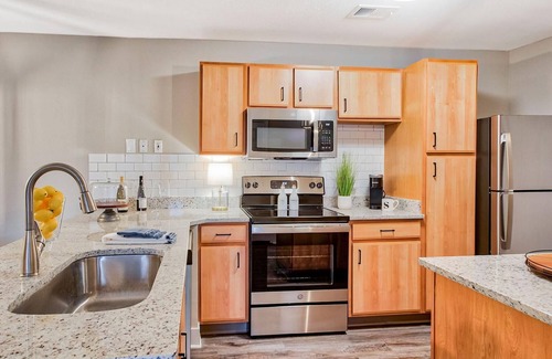 Eureka Apartment | Landing | Incredible 2BD, Gym, Pool