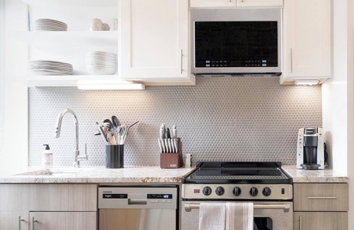 Eureka Apartment | Landing | Incredible 2BD, Gym, Pool