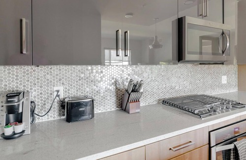 Houston Apartment | Landing | Incredible 2BD, Tennis Court, Gym