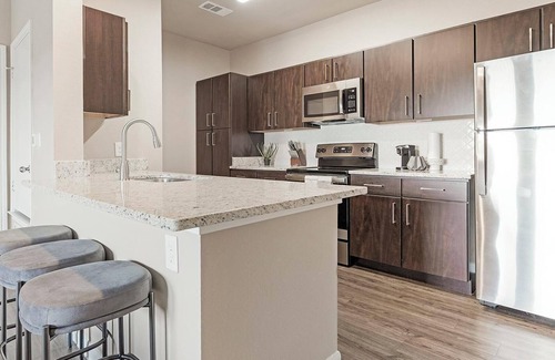 New Braunfels Apartment | Landing | Modern 1BD, Pool, Gym