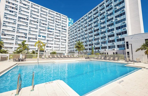 St. Petersburg Apartment | Landing | Modern 1BD, Yoga Studio, Gym