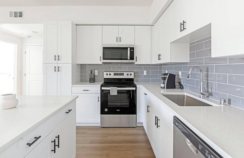Townsite Apartment | Landing | Modern 1BD, Pool, Rooftop Lounge