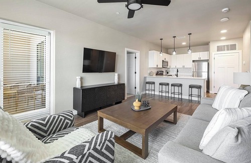 Goodyear Apartment | Landing | Modern 2BD, Clubhouse