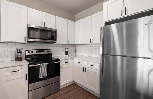 Goodyear Apartment | Landing | Modern 2BD, Clubhouse