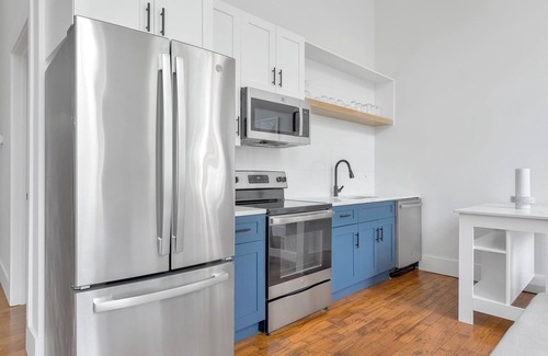 Greenville Apartment | Landing | Modern 2BD, Gym, Yoga Studio