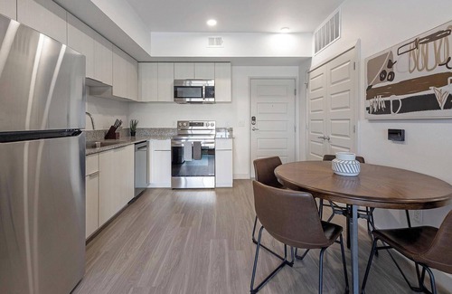 North Mountain Apartment | Landing | Modern 2BD, Gym, Pool