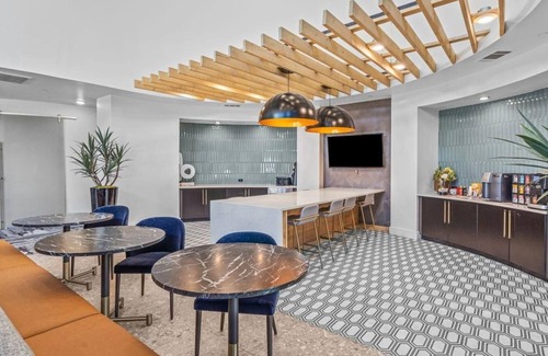Vickery Meadow Apartment | Landing | Modern 2BD, Pool, Gym