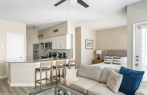 Fort Worth Apartment | Landing | Modern Studio, Pool, Gym