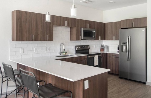 Brentwood Apartment | Landing | Spectacular 1BD, Pool, Rooftop Lounge