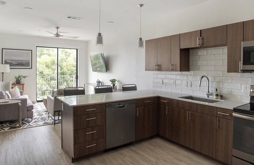 Brentwood Apartment | Landing | Spectacular 1BD, Pool, Rooftop Lounge