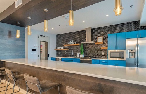 Brentwood Apartment | Landing | Spectacular 1BD, Pool, Rooftop Lounge