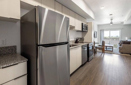 North Mountain Apartment | Landing | Spectacular 1BD, Pool, Gym