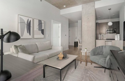 Downtown Apartment | Landing | Spectacular 2BD, Pool, Courtyard