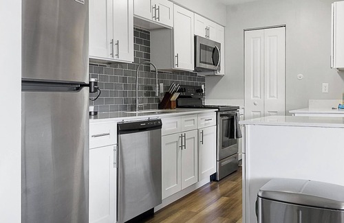 Indianapolis Apartment | Landing | Stunning 1BD, Gym, Courtyard