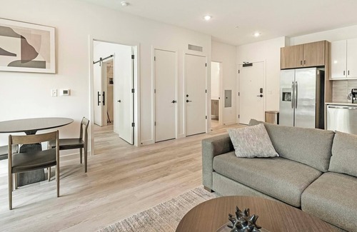 Richmond Apartment | Landing | Stunning 1BD, Clubhouse, Courtyard