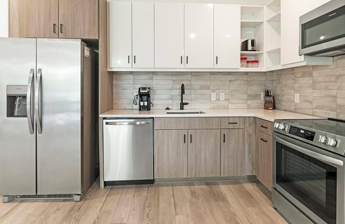 Richmond Apartment | Landing | Stunning 1BD, Clubhouse, Courtyard
