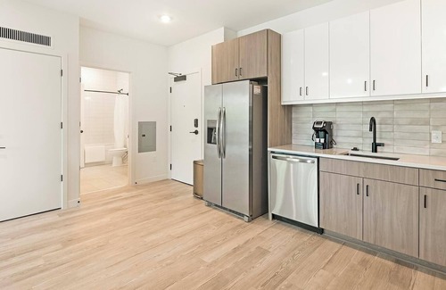 Richmond Apartment | Landing | Stunning 1BD, Clubhouse, Courtyard