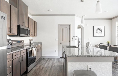 Manor Apartment | Landing | Stunning 1BD, Courtyard, Pool